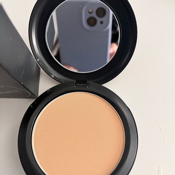 MAC Studio Fix Powder Plus Foundation NC30 - Picture 2 of 4